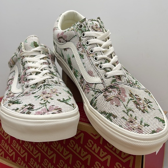 Vans Men’s Old Skool Tapestry Floral Marshmallow 
VN000CP5CCZ
Sneakers - Picture 5 of 16